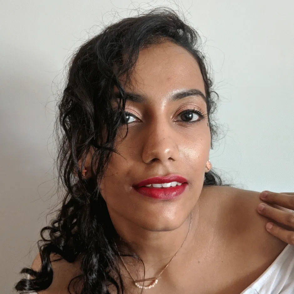 Satin Matte Lipstick Red Model 02 | ULTRA LIGHT & COMFORTABLE | ENRICHED WITH PLANT OILS